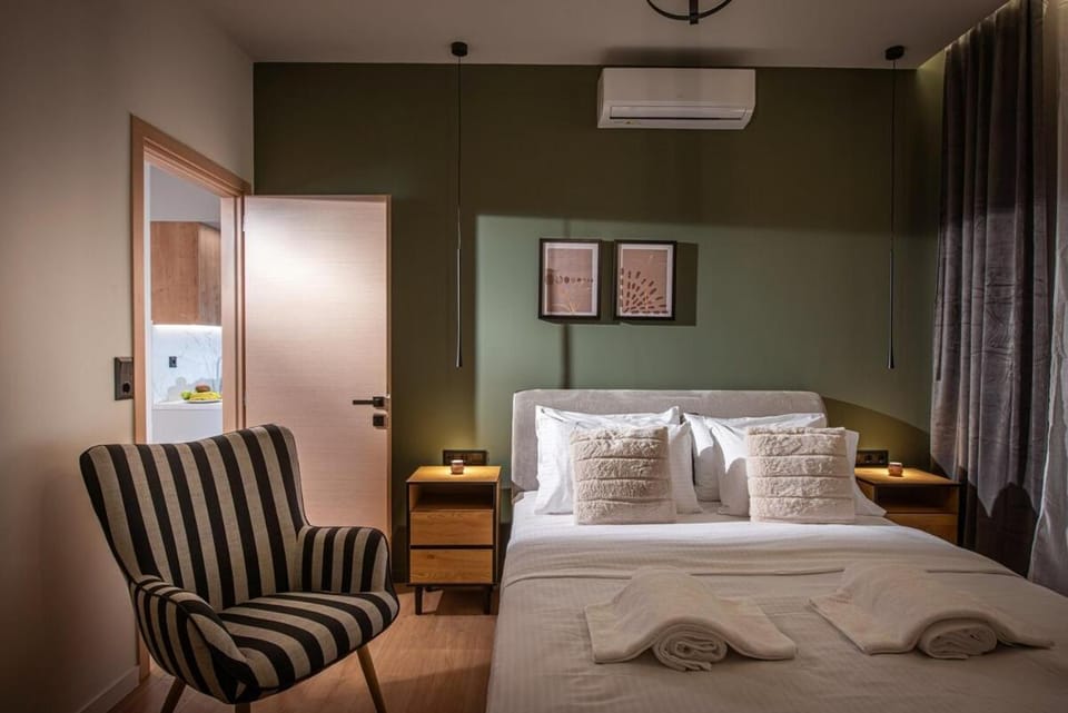 Bed, Photo of the whole room, Bedroom, air conditioner