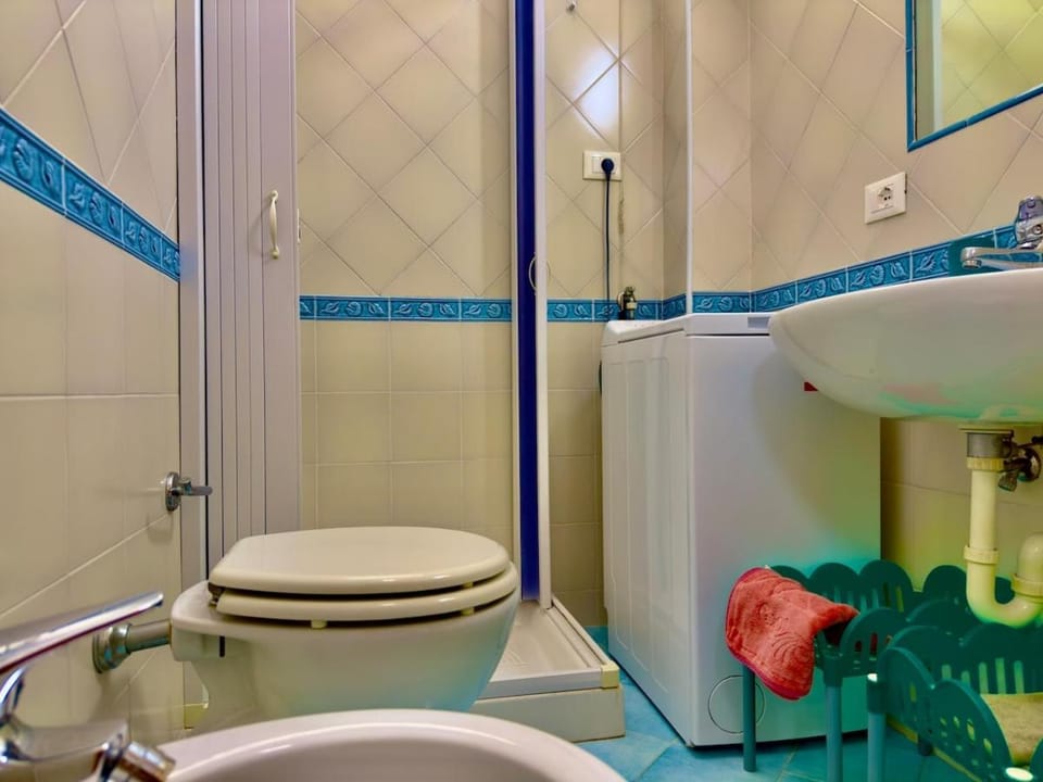 Beachfront Gem - Lacco Ameno Apartment in Lacco Ameno