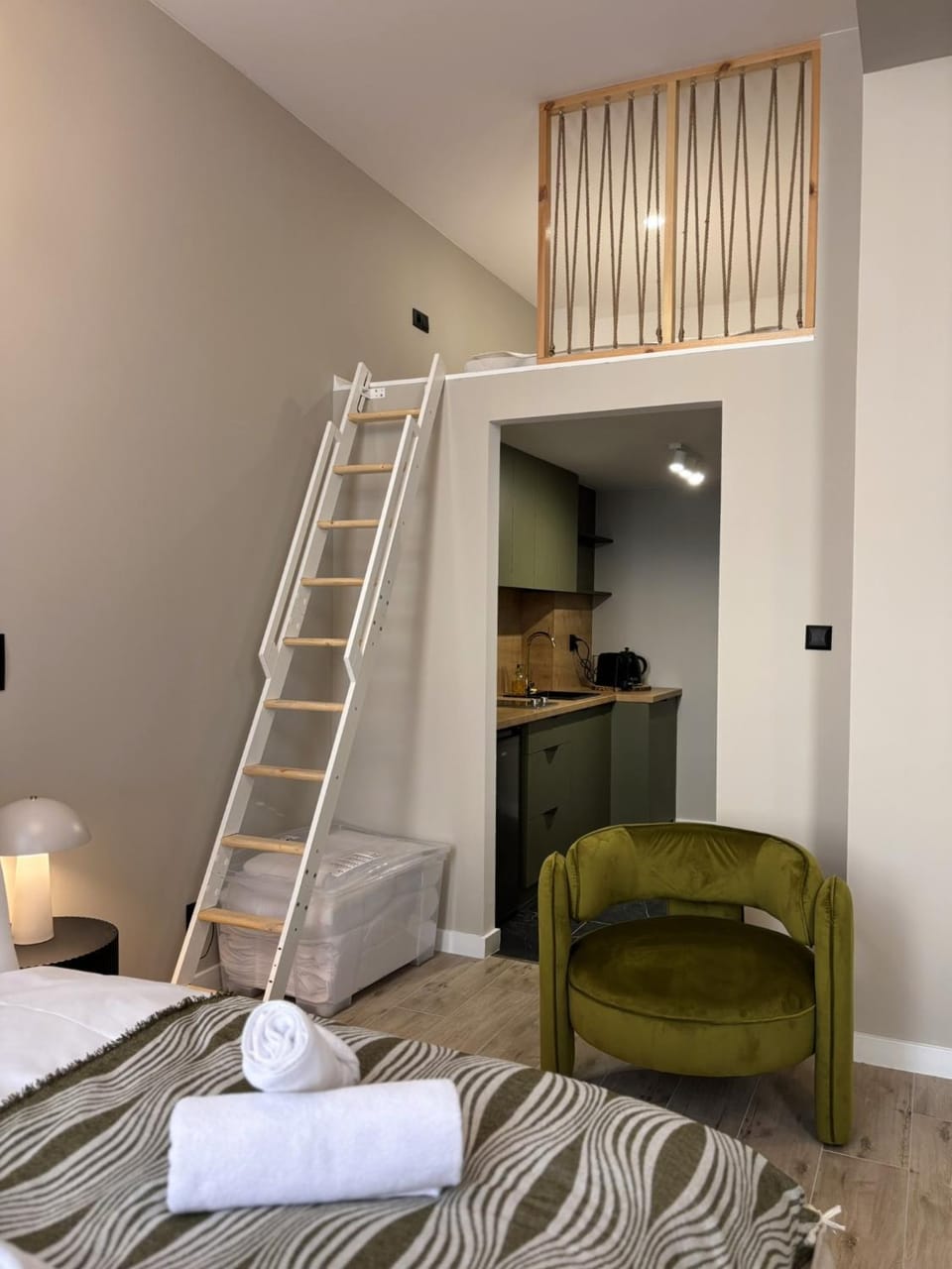 Bed, Kitchen or kitchenette, Living room, Photo of the whole room, Seating area, Bedroom, towels