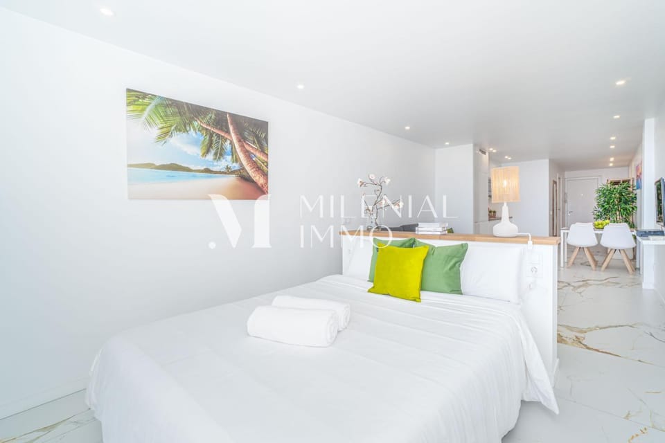 Bed, Photo of the whole room
