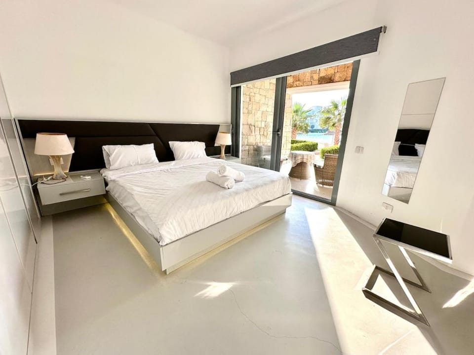 Comfortable 3BR Apartment in Swan Lake I El Gouna Ground Floor, Garden, Terrace & Lagoon Access Apartment in Hurghada