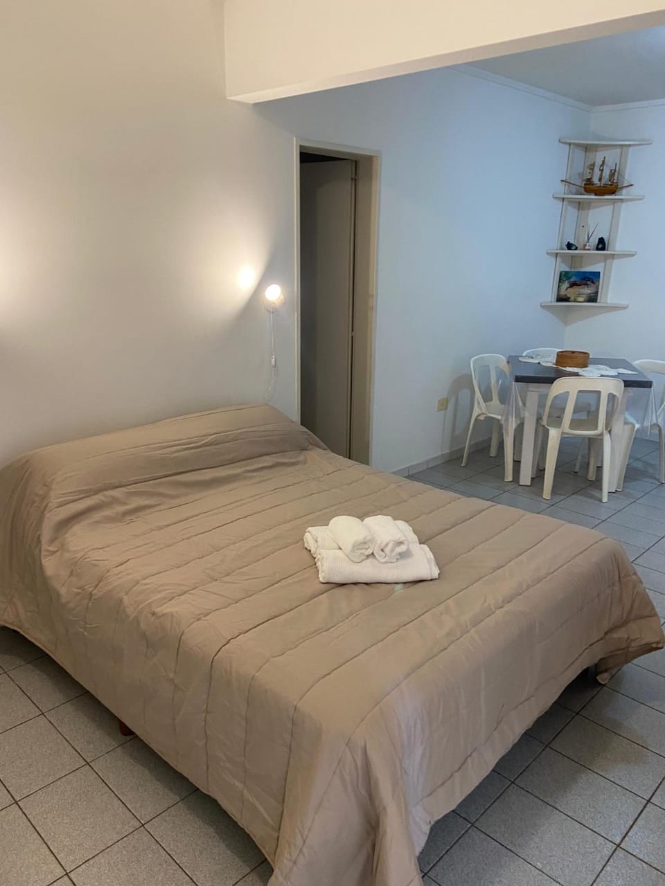 Bed, Dining area