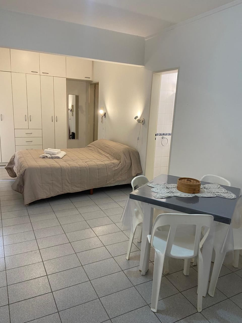 Bed, Dining area