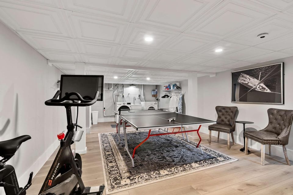 Game Room Central AC 4 mins to Craigville Beach House in Centerville
