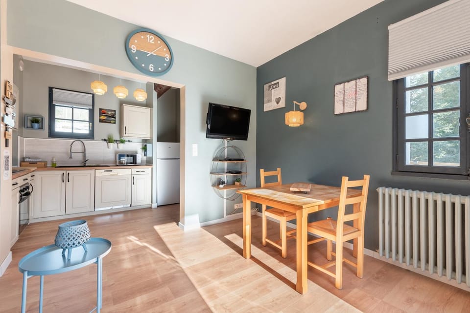 Property building, Kitchen or kitchenette, Living room