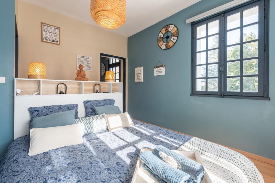 Living room, Bedroom