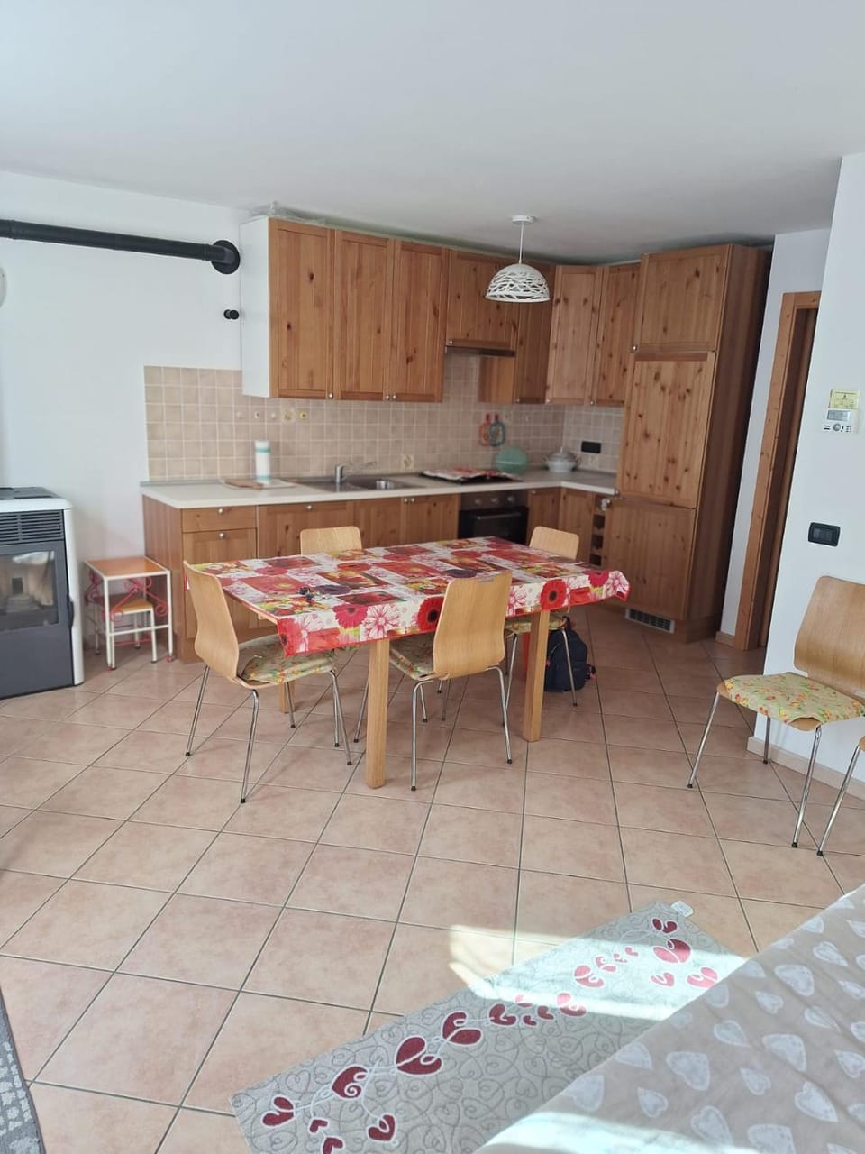 Living room, Dining area, stove