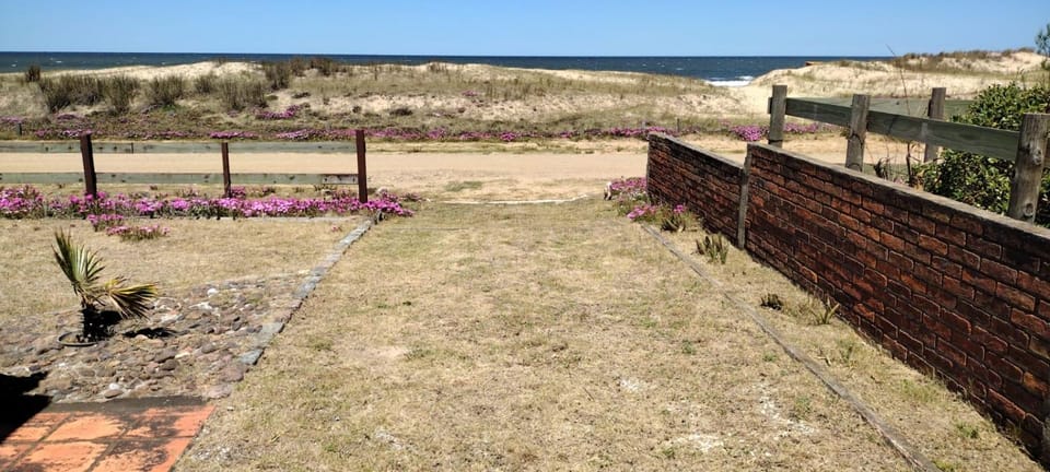 Monoambiente frente al Mar Arachania La Paloma Apartment in Rocha Department, Uruguay