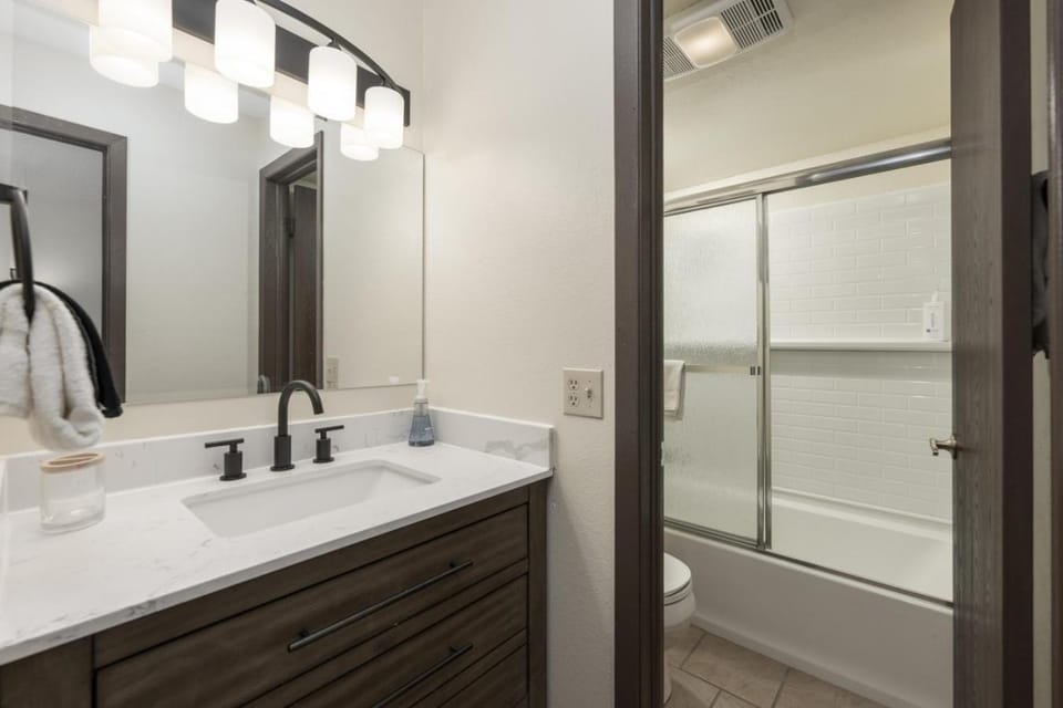 Winter Park Condo with Fireplace, Centrally Located House in Fraser
