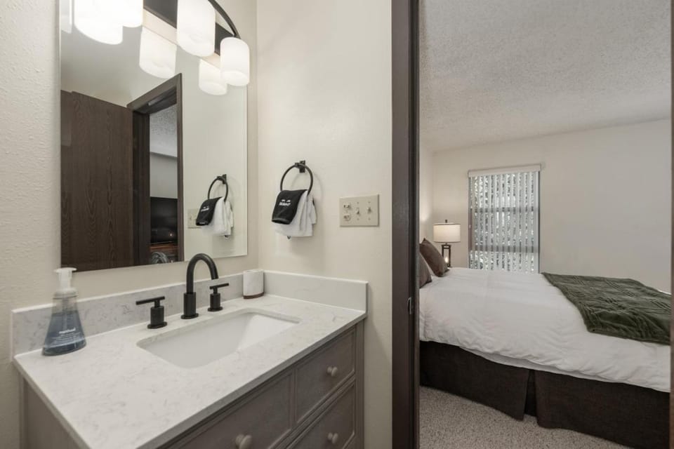 Winter Park Condo with Fireplace, Centrally Located House in Fraser