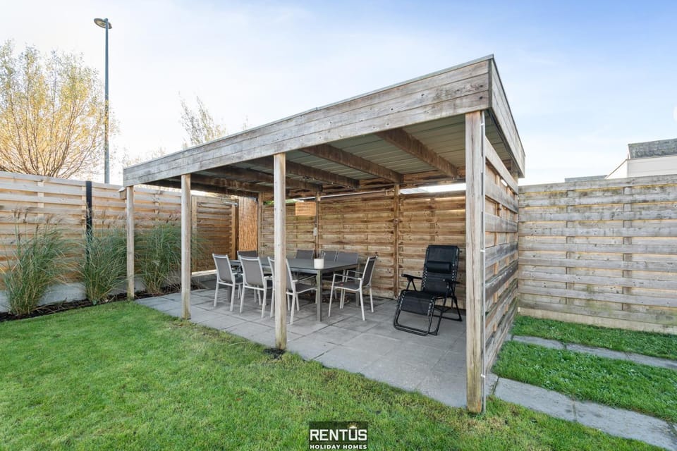 Patio, Garden, Dining area