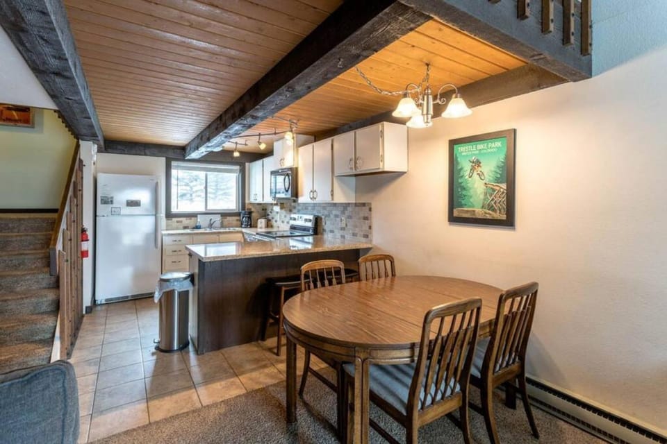 Fraser 3BR Condo with Pool and Hot Tub House in Fraser