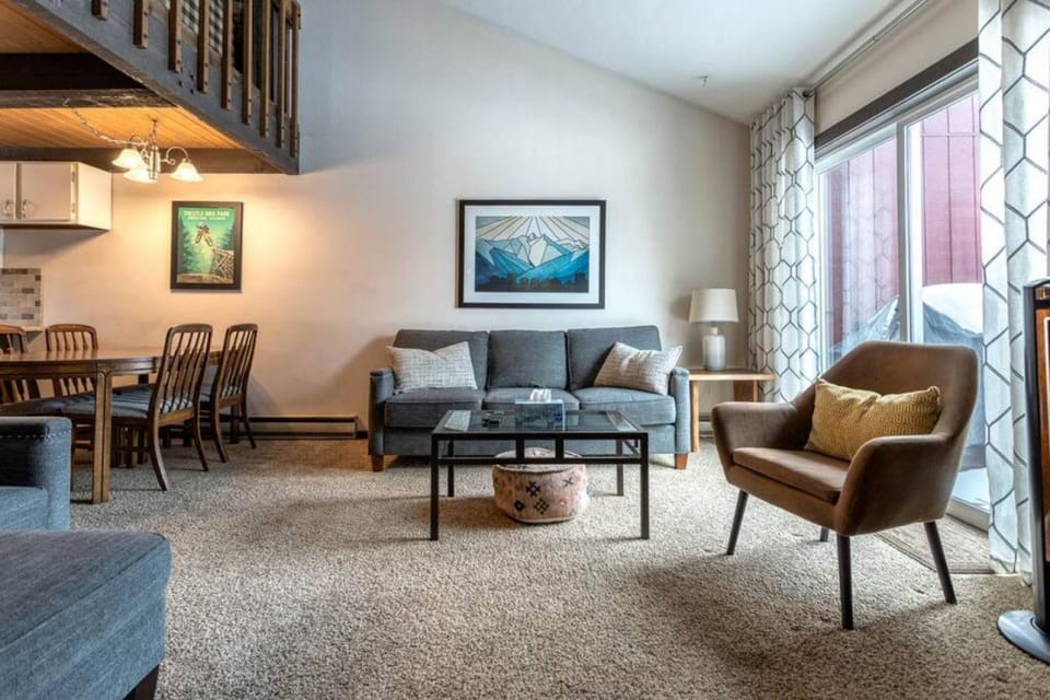 Fraser 3BR Condo with Pool and Hot Tub House in Fraser