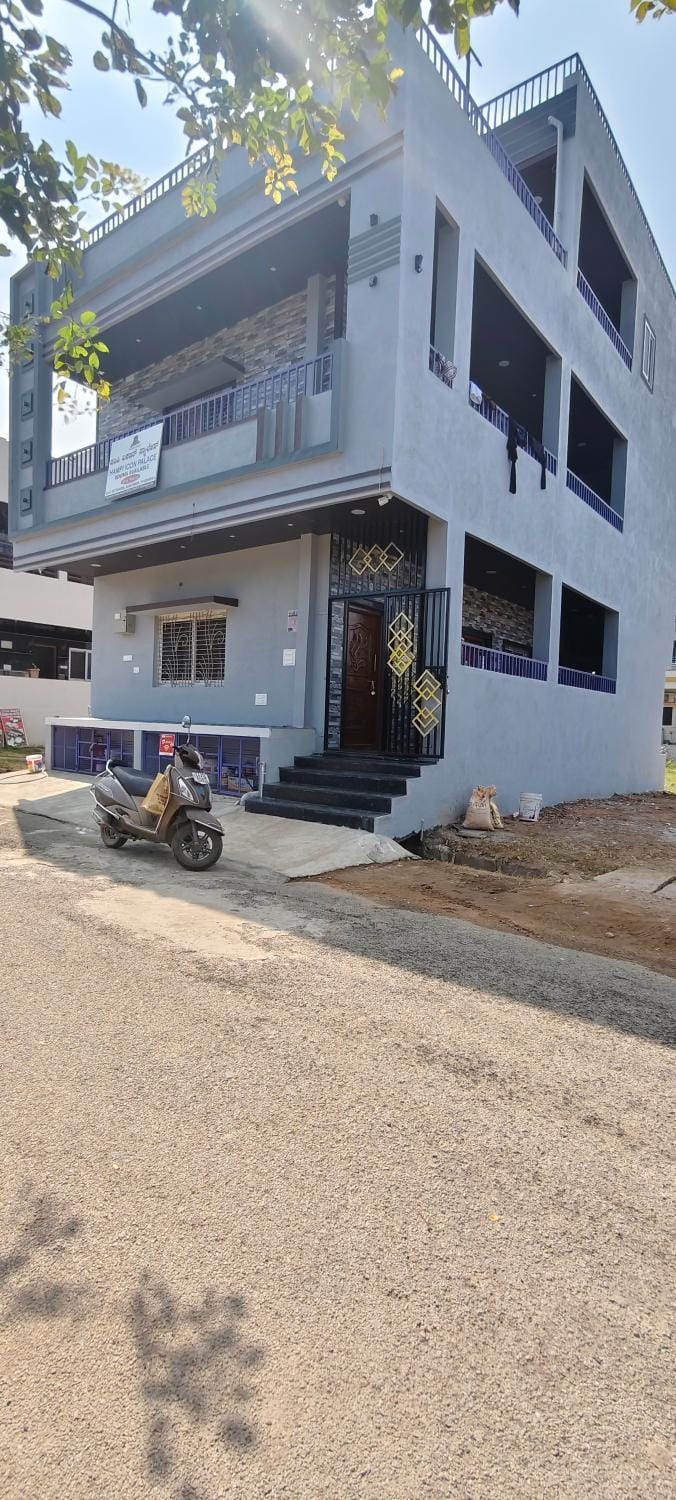 Hampi Icon Palace Bed and Breakfast in Karnataka
