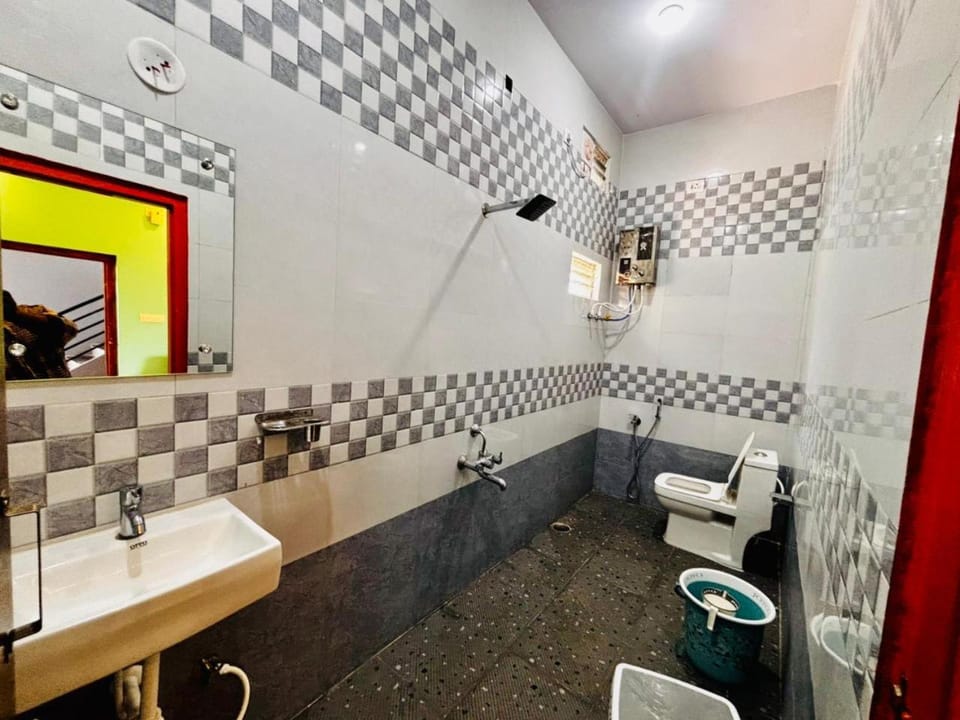 Hampi Icon Palace Bed and Breakfast in Karnataka