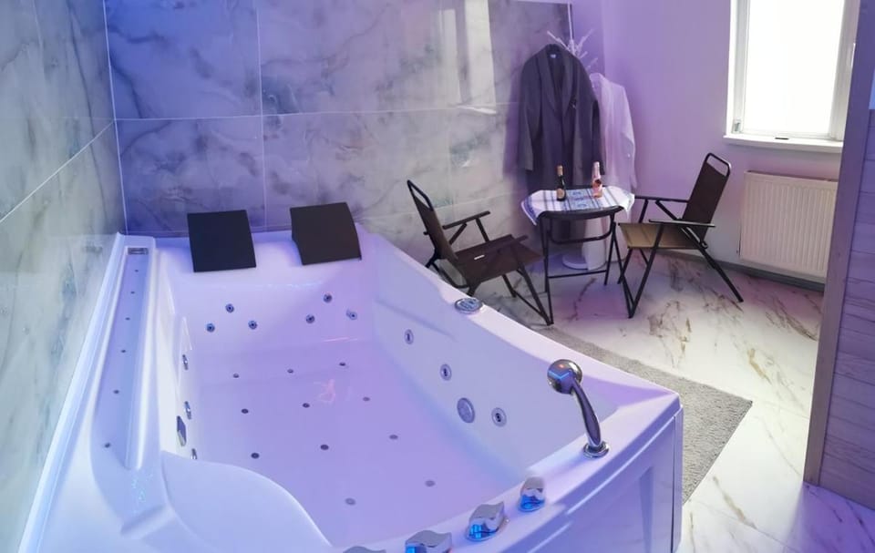 Premium Relaxation Apartment with Jacuzzi & Sauna! Apartment in Brașov County
