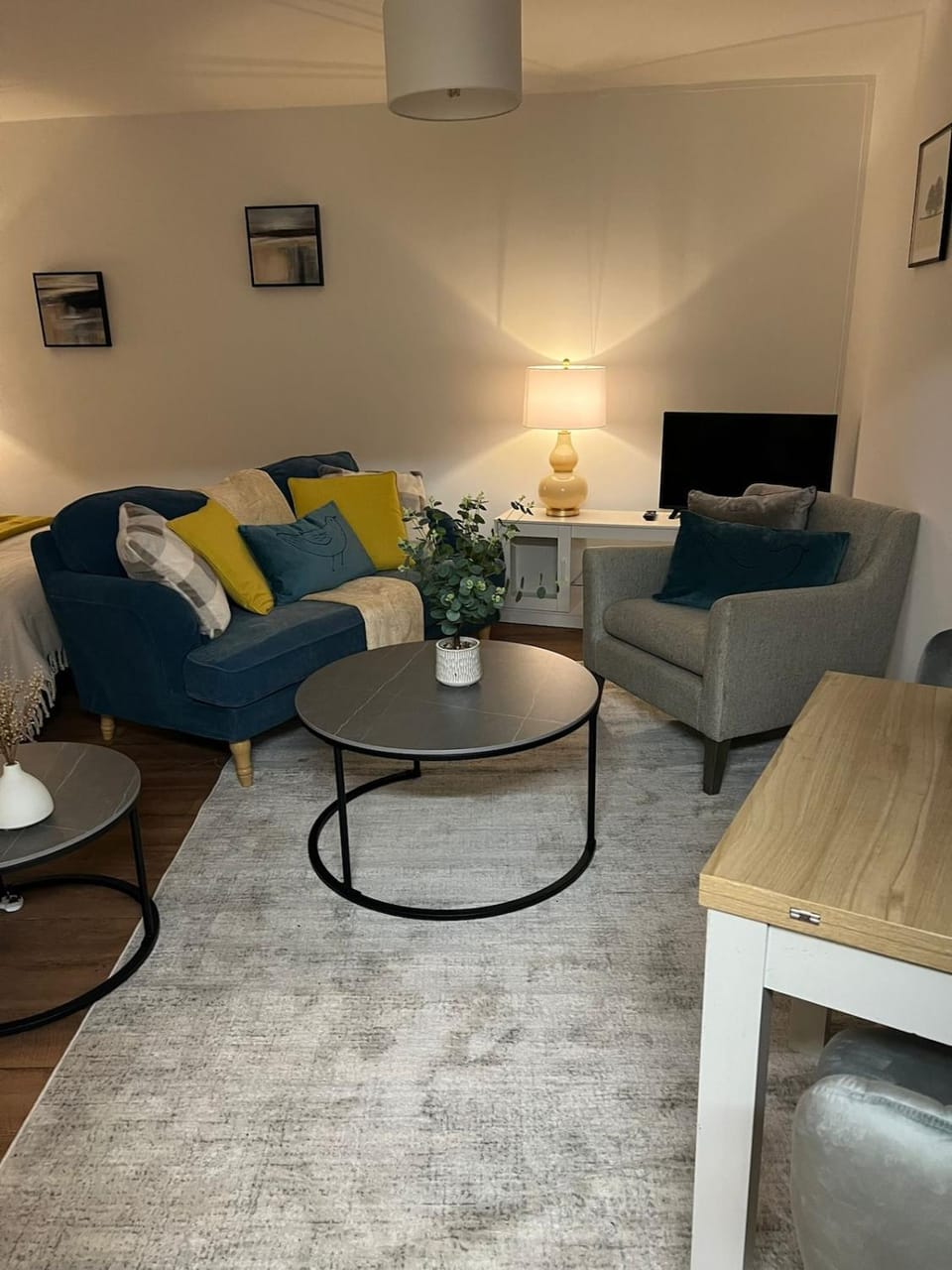 TV and multimedia, Living room, Seating area