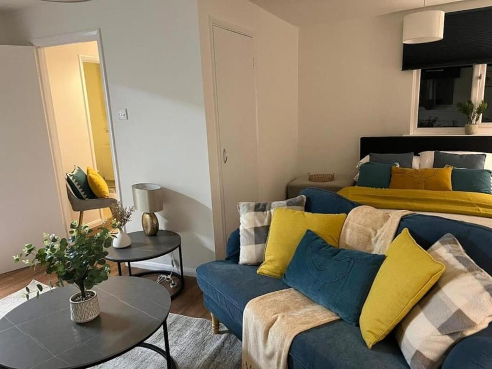 Bed, Decorative detail, Seating area