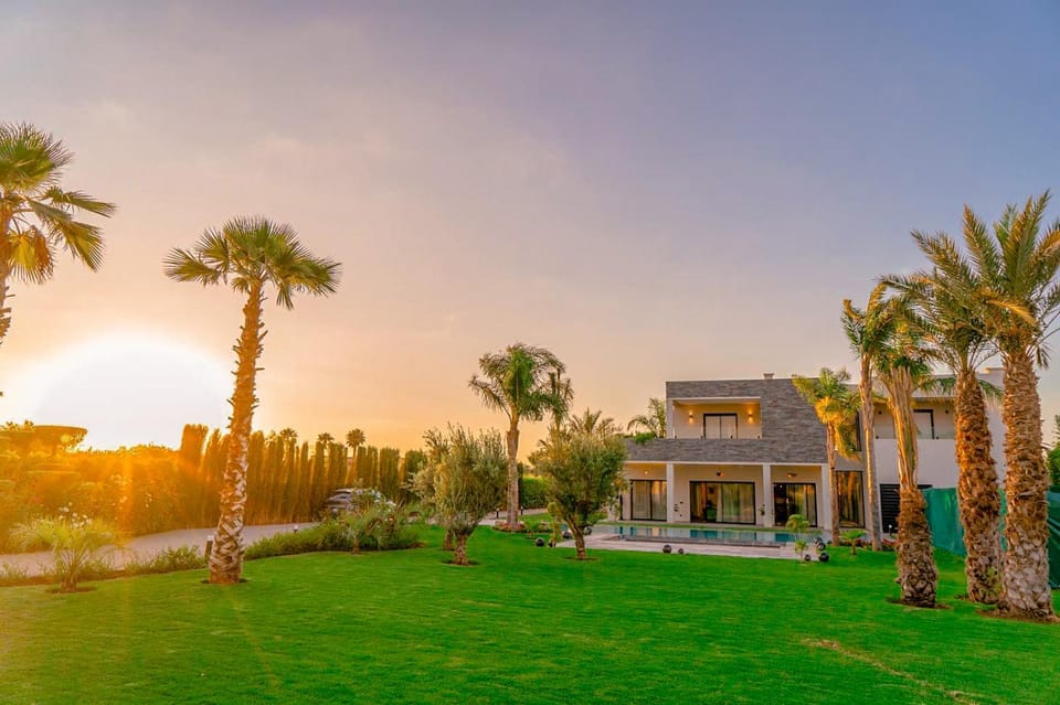Property building, Garden, Garden view