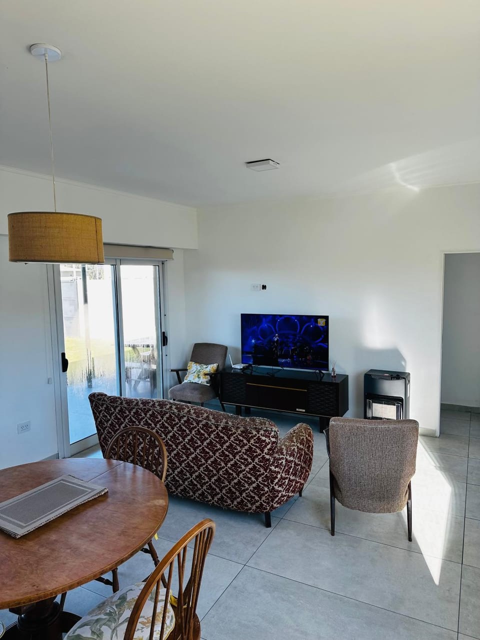 TV and multimedia, Living room, Seating area, Evening entertainment