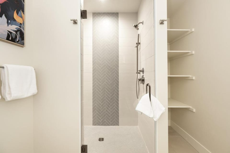 Shower, Bathroom, towels