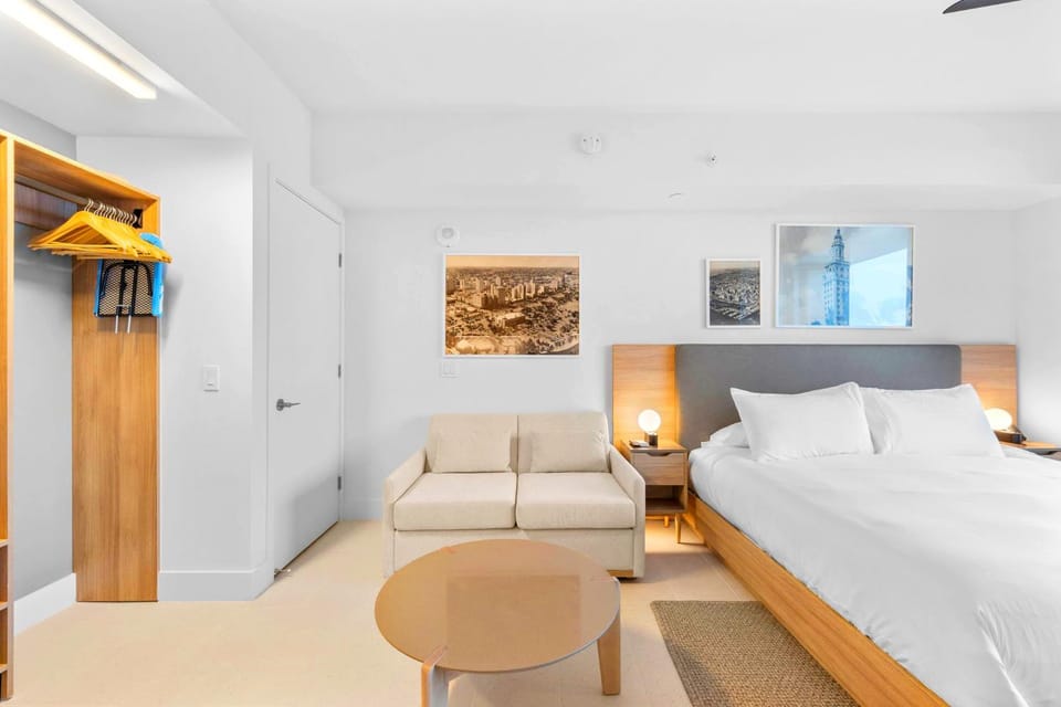 Bed, Seating area, wardrobe