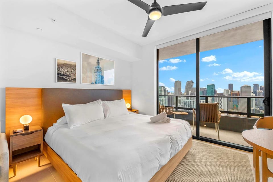 Bed, Seating area