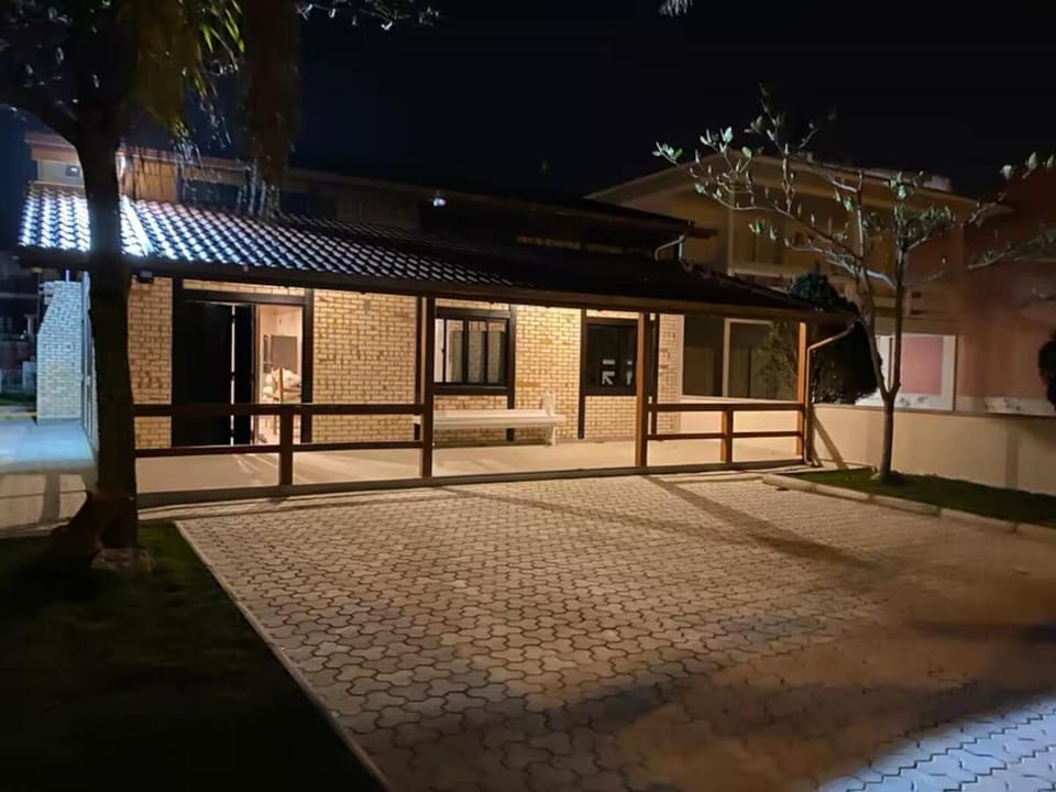 Casa aconchegante a poucos passos da praia House in Florianopolis