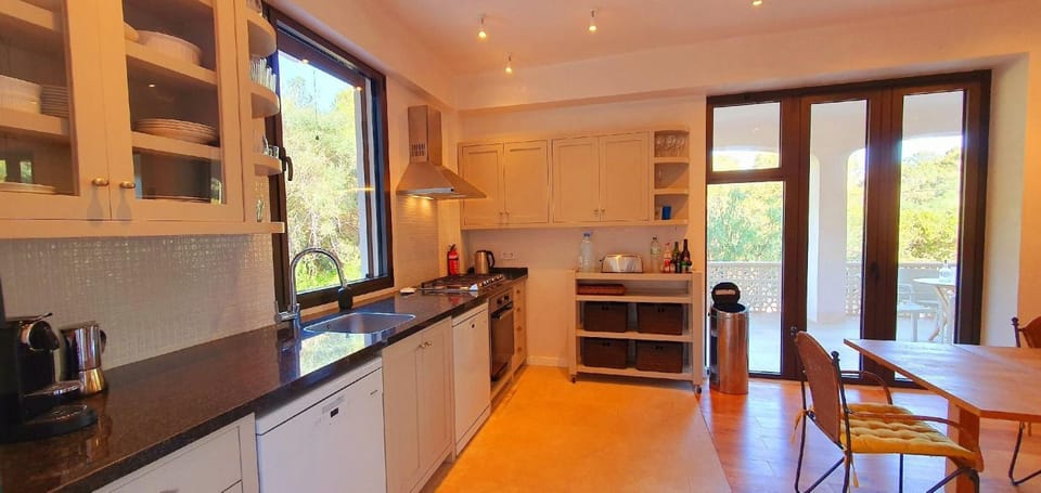Property building, Kitchen or kitchenette, Living room