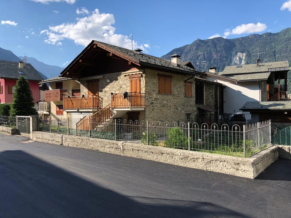 Property building, Day, Mountain view