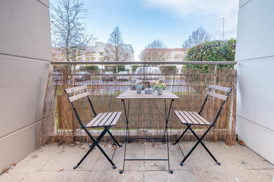 Property building, Balcony/Terrace, Balcony/Terrace