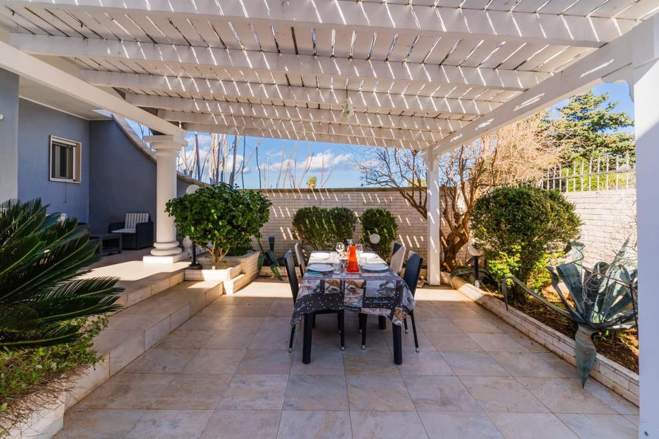 Patio, Dining area