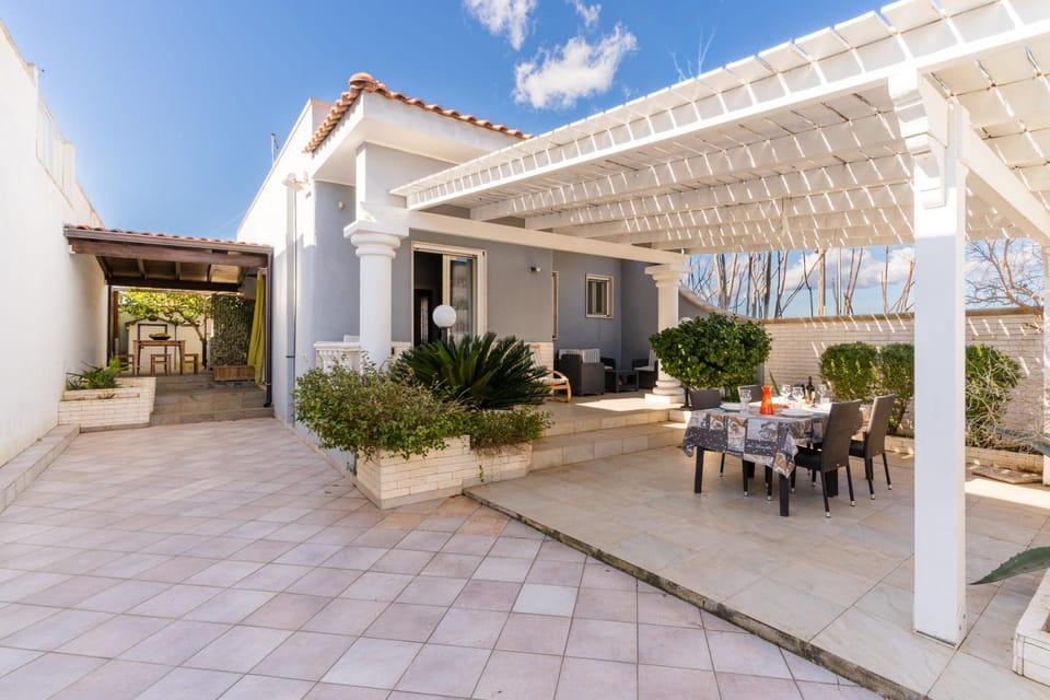 Patio, Dining area