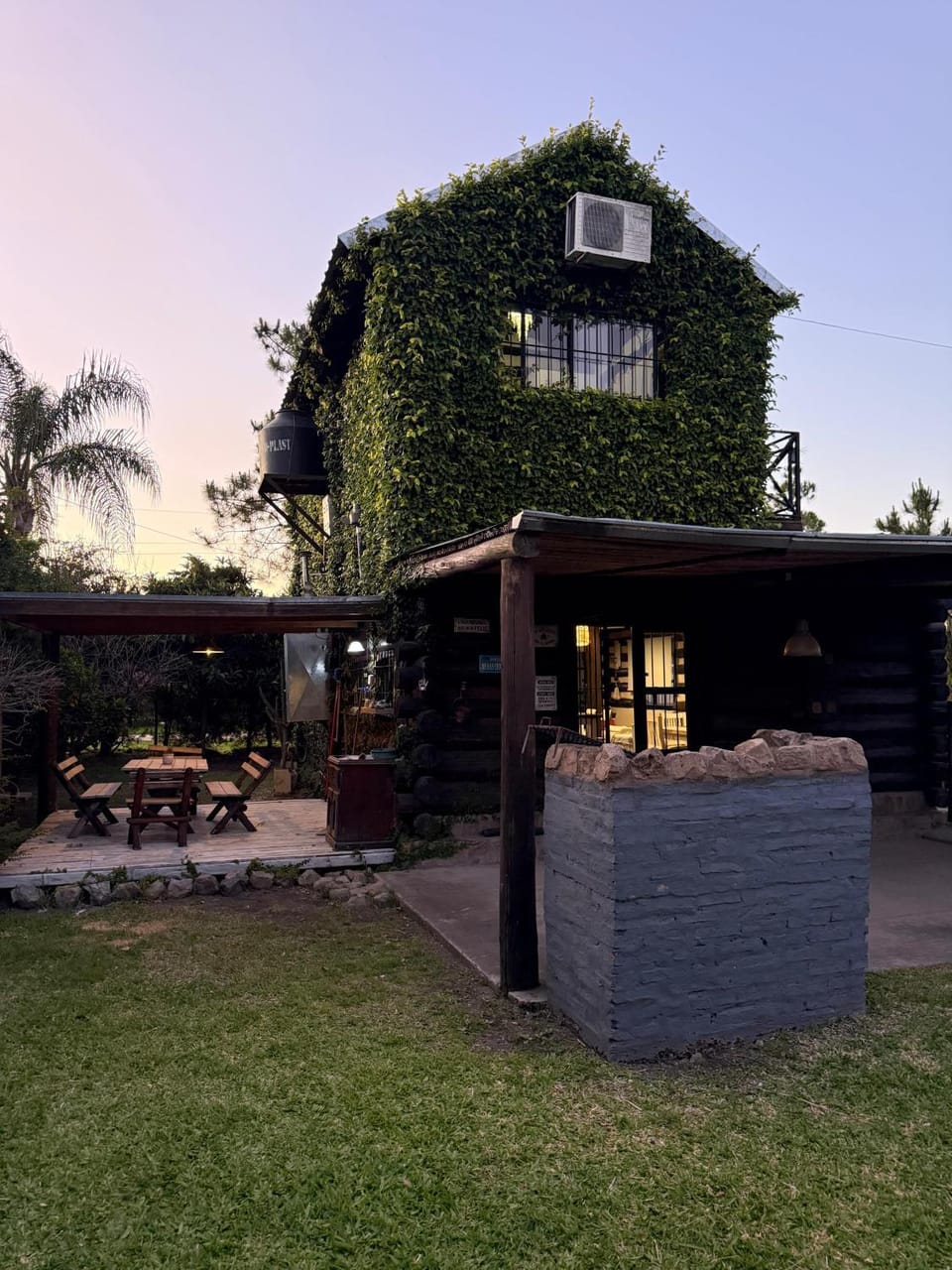 Property building, Patio, Day, BBQ facilities, Garden, Garden view