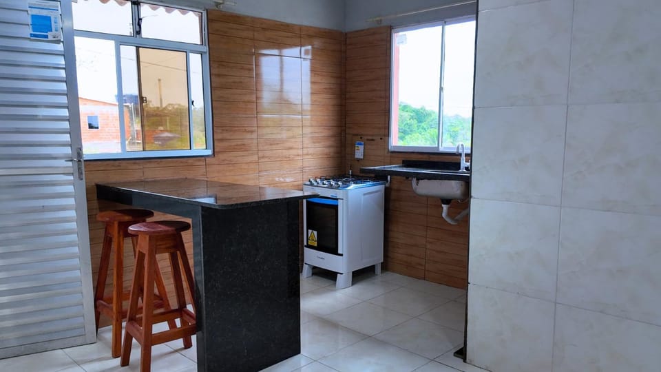 Kitchen or kitchenette, Dining area, minibar, oven, pet friendly, stove