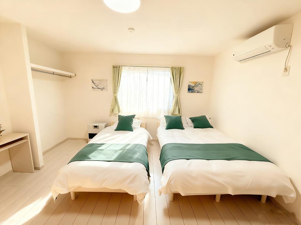 Photo of the whole room, Bedroom