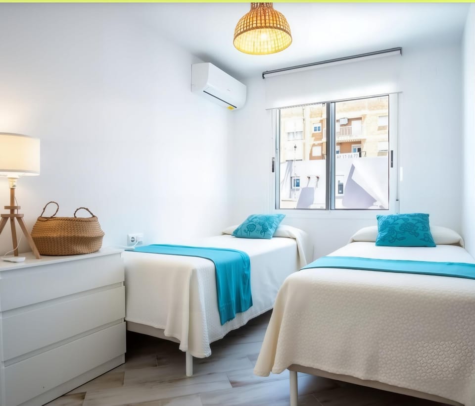 Bed, Photo of the whole room, air conditioner