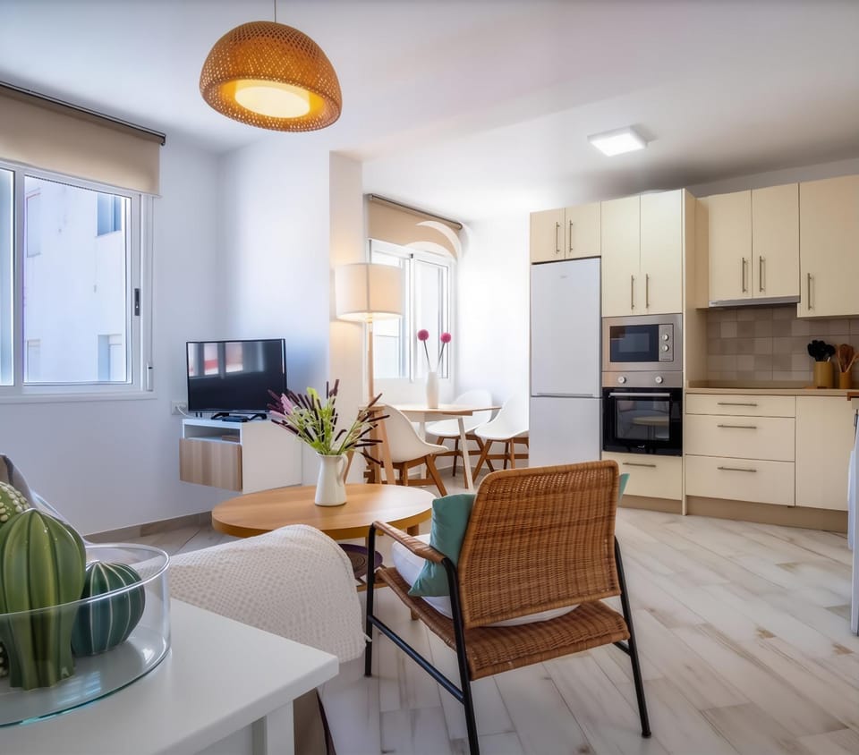 Living room, Dining area, pet friendly