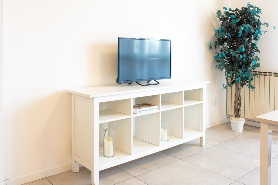 Communal lounge/ TV room, TV and multimedia, Lunch