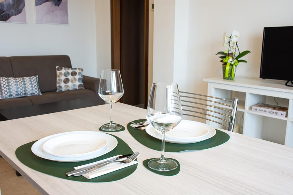 Communal lounge/ TV room, TV and multimedia, kitchen