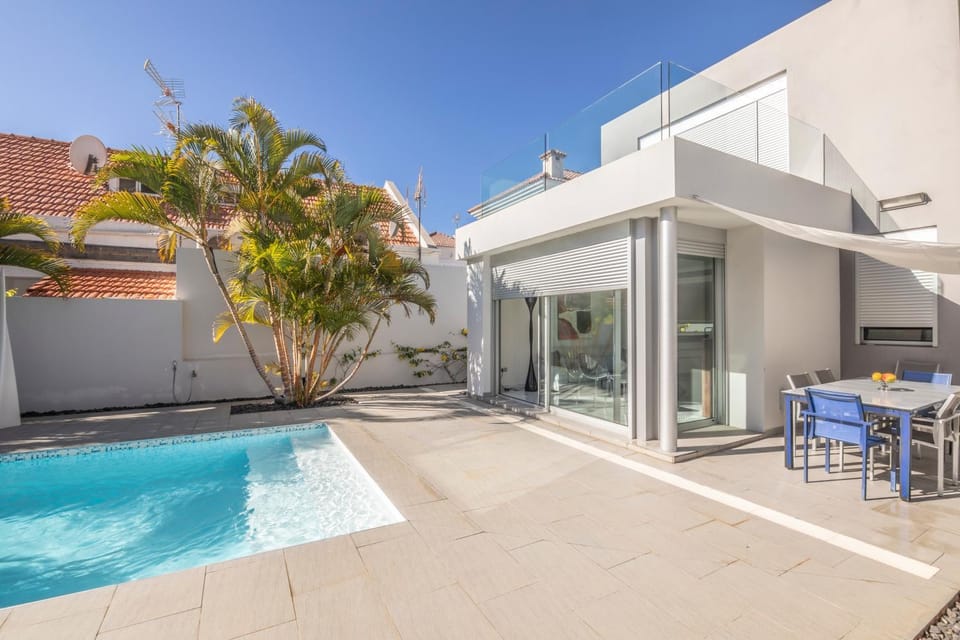 Living room, Swimming pool