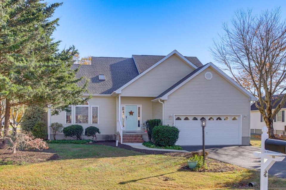 2 Mi to Bethany Beach: Family Retreat w/ Sunroom! House in Bethany Beach