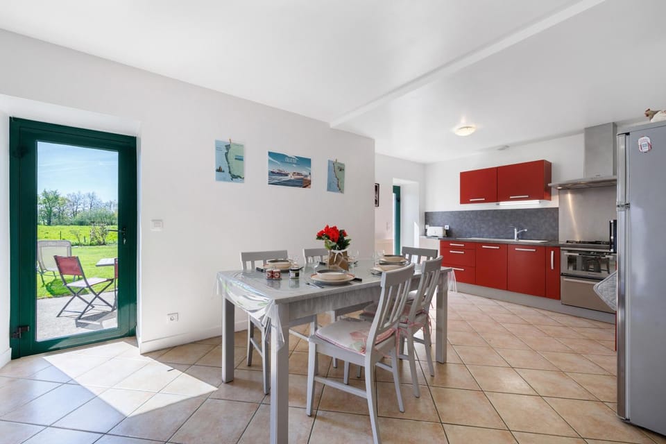Property building, Kitchen or kitchenette, Living room