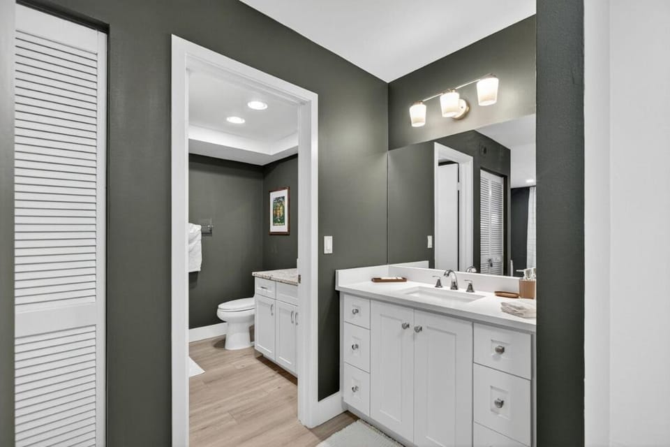 Caddyshack Golf themed Condo! 15 mins to beach&PBI Apartment in Palm Beach Gardens