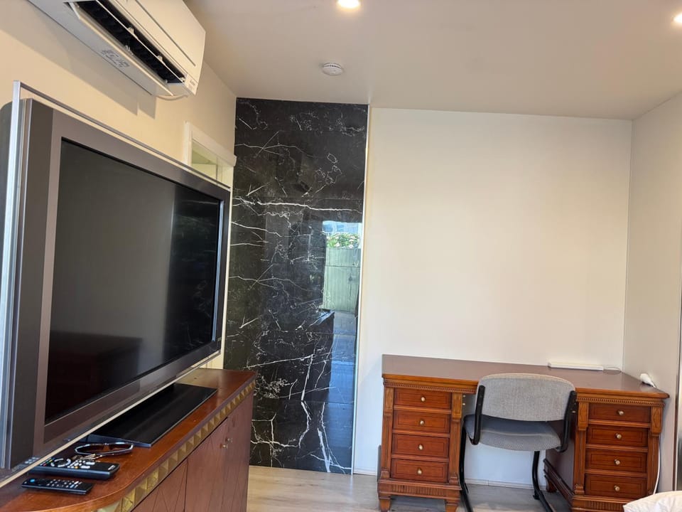 Marrickville Studio with Private Kitchen & Bathroom Apartment in Marrickville