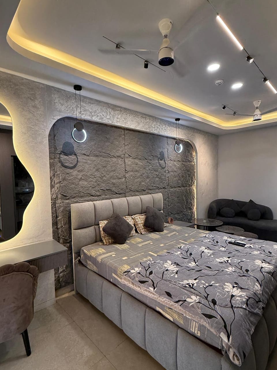 Fusion ufairia mall ,Rsl studios Apartment in Noida