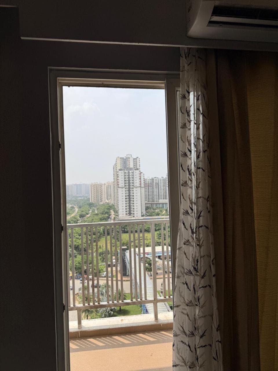 Fusion ufairia mall ,Rsl studios Apartment in Noida