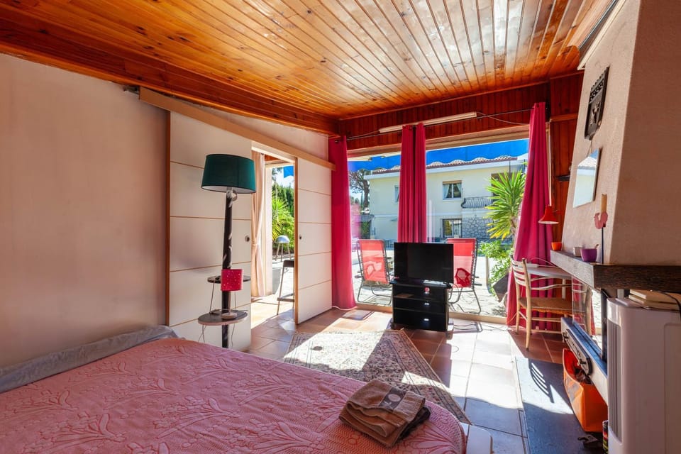 Property building, Living room, Bedroom