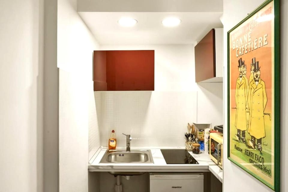 Kitchen or kitchenette