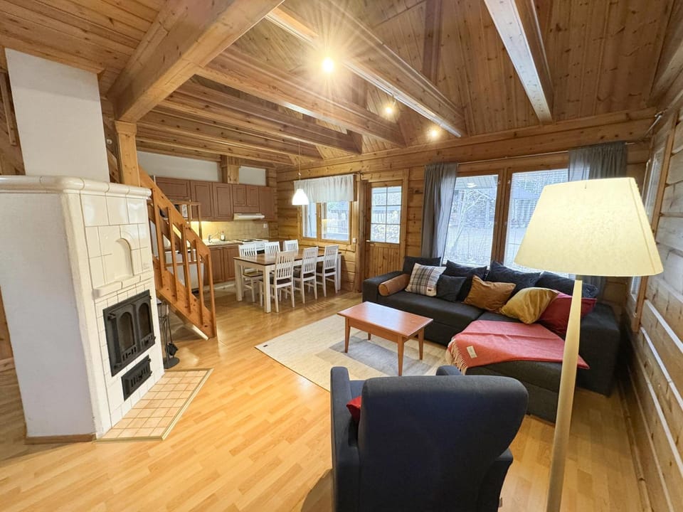 TV and multimedia, Kitchen or kitchenette, Living room, Seating area, Dining area